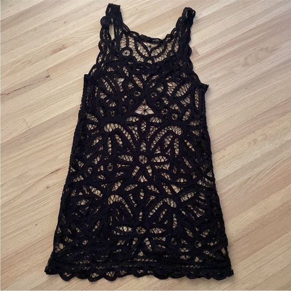 Black Lace Sleeveless Crochet Dress - Picture 4 of 4